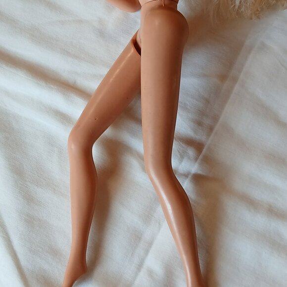 1976 Mattel Barbie Blonde Hair & Blue Eyes Twist & Turn at Waist - Knees Bend - Picture 6 of 12